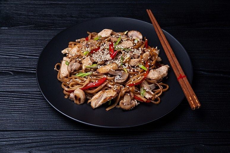 ผัดซีอิ๊วไก่